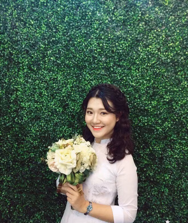 Con gái học văn thì cực khéo léo và Phương Uyên cũng là một cô nàng như vậy. Bên cạnh đó, vẻ bề ngoài xinh đẹp của 9X là điều khiến người khác chú ý.