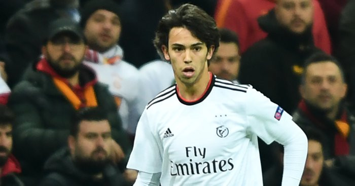 Theo tin từ A Bola thì Liverpool, Man Utd, Bayern Munich và Real Madrid đã tỏ rõ sự quan tâm của mình dành cho Felix. Felix hiện có điều khoản giải phóng hợp đồng trị giá 120 triệu euro, nhưng Benfica đang lên kế hoạch tăng số tiền lên tới 200 triệu euro.