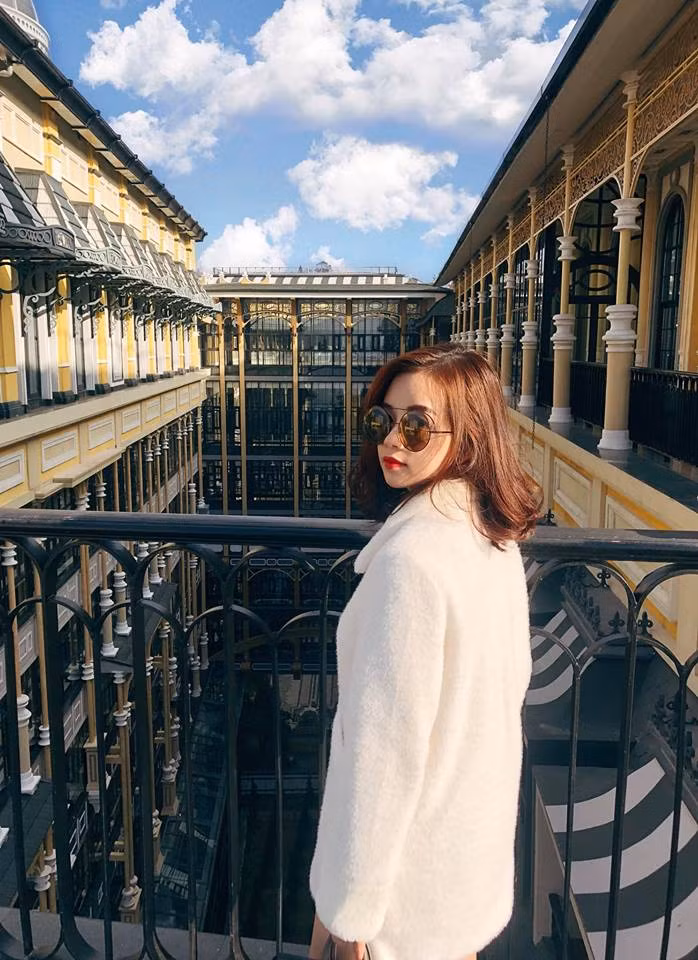 Thỉnh thoảng, Khánh Ly cũng cho con trai vào chùa để có những phút giây thư thái trong tâm hồn.