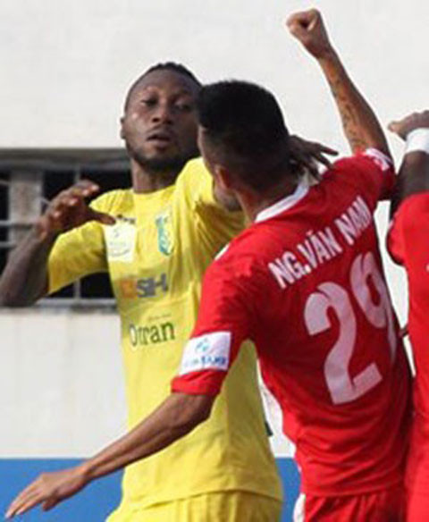 An phat nang voi hanh dong phi the thao tai V.League-Hinh-2