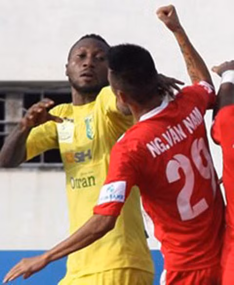 An phat nang voi hanh dong phi the thao tai V.League-Hinh-2