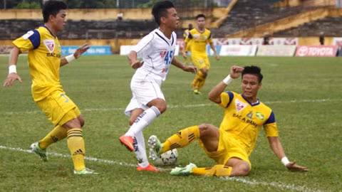An phat nang voi hanh dong phi the thao tai V.League