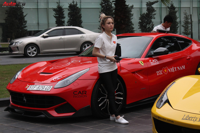 Theo tìm hiểu nữ chủ nhân duy nhất trong Hành trình siêu xe Việt Nam 2018 đó là Nguyễn Thanh Thúy với chiếc BMW i8 màu xanh dương của mình.