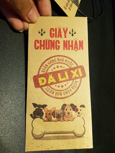 Bên cạnh những bao lì xì, nhiều bạn trẻ còn nghĩ ra được cách lì xì khá hay đó là thay vì tiền mặt sẽ phát giấy "chứng nhận đã lì xì". Ảnh sử dụng trong bài: Sưu tầm Facebook. 
