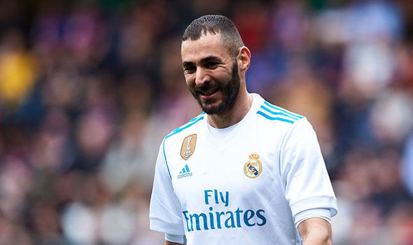 Real Madrid bắn đi tín hiệu cho Arsenal, nếu muốn có Benzema, pháo thủ thành London phải nhả Hector Bellerin.