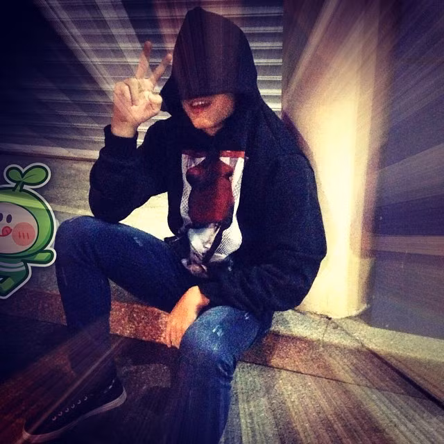 Chính bởi vẻ đẹp giống Hàn Quốc cùng cách ăn mặc khá thời thượng của mình, tiền vệ Xuân Trường liên tục đánh gục trái tim của các fan nữ.