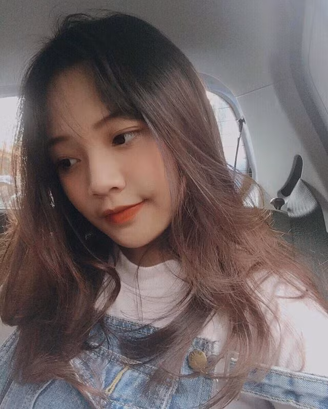 Hiện Instagram của Cẩm Thu cũng có hơn 14 nghìn lượt theo dõi, bởi vậy mỗi bức ảnh nữ sinh đăng tải đều nhận được sự quan tâm của đông đảo cư dân mạng.