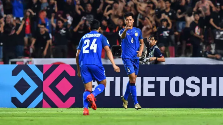 FOX Sports nhận định Pansa là trung vệ hoàn hảo của Thái Lan, anh thực hiện 91 đường chuyền và đạt tỉ lệ thành công 90%.