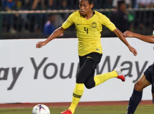 R-Syahmi Safari là cầu thủ hoạt động tích cực nhất bên cánh phải của Malaysia tại vòng bảng AFF Suzuki Cup 2018. Anh cũng là cầu thủ luôn gây sức ép lớn cho hàng phòng ngự đối phương và tung ra tới 173 đường chuyền tại vòng bảng.