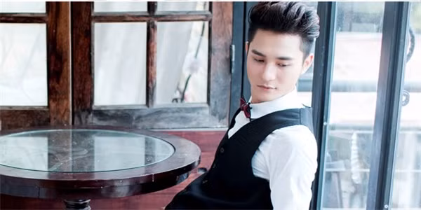 Chia sẻ về những dự định sắp tới, Viết Ly cho biết: anh sẽ tiếp tục trau dồi khả năng của mình để có thể hiện thực hóa giấc mơ. Một giấc mơ hài hòa cả về đam mê nghệ thuật và công việc kinh doanh.