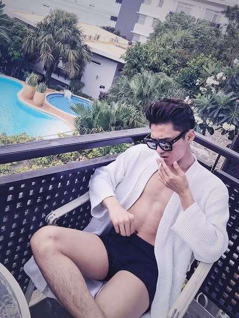 Điều đặc biệt, Anh chàng đẹp như diễn viên Hàn Quốc này chưa từng đi đóng phim hay tham gia diễn xuất trước đây bao giờ.