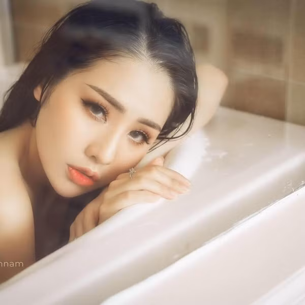 Tâm sự về việc vì sao xinh đẹp mà vẫn “lẻ bóng một mình”, hot girl kể chuyện cho biết bởi vì cô yêu công việc quá nhiều và chỉ tập trung vào công việc cho nên không đặt ra cho mình tiêu chuẩn để chọn mẫu người bạn trai lý tưởng nào cả. Đối với Mỹ Duyên, trong tình yêu, cái gì đến sẽ đến, mọi chuyện đều do duyên số.
