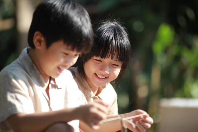 Lâm Thanh Mỹ được nhiều người biết đến với hình ảnh trong sáng từng xuất hiện trong phim bom tấn " Tôi thấy hoa vàng trên cỏ xanh". Sau một thời gian im hơi lặng tiếng, cô nàng này bỗng được nhiều người nhớ tới và ai cũng phải bất ngờ trước sự lột xác của cô.