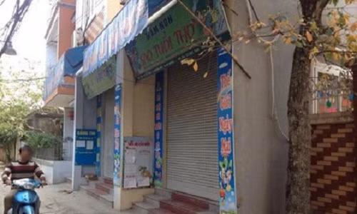 Be trai 15 thang tuoi tu vong, truong mam non tam dong cua