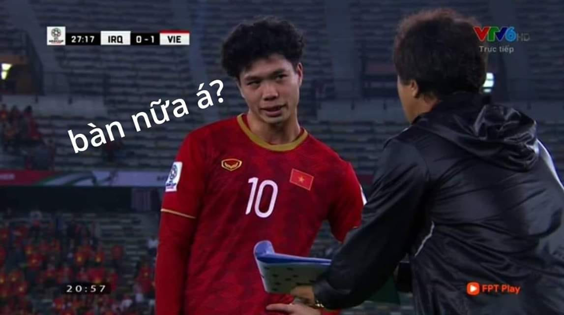 Công Phượng hỏi trợ lý HLV Lee Young Jin lại ghi bàn nữa à?