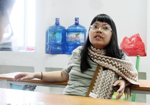 Sự việc diễn ra vào ngày 1/8/2015 khi cô giáo Lê Na đã có lời qua tiếng lại với một nam sinh khi anh bạn này bày tỏ việc khó khăn trong việc đi học của mình và muốn xin nhận lại số tiền đã đóng học. Khi sự việc lên cao trào, chính cô giáo Lê Na đã có những lời lẽ rất thiếu chuẩn mực như: "Mày có những hành động rất vô học. Tao nói cho mày biết, rất vô học".