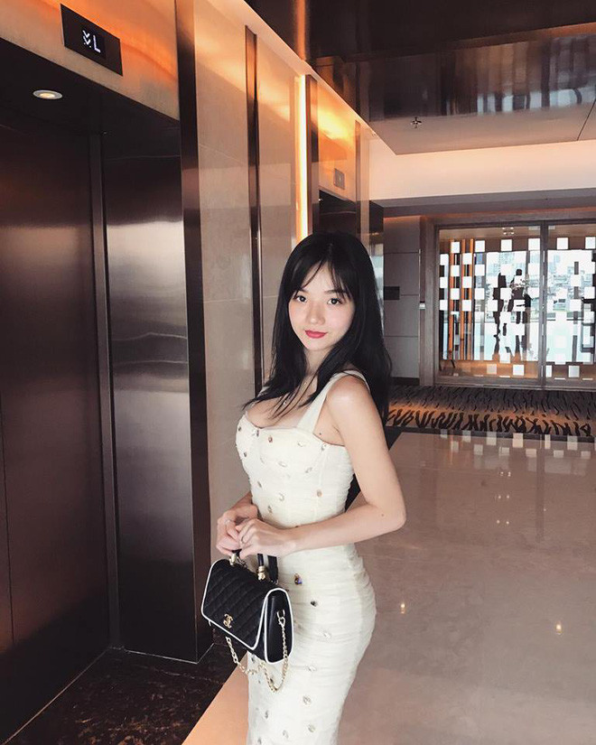 "CĐV Việt Nam tuyệt vời lắm, mọi người hăng hái nhiệt tình. Họ nhiều năng lượng và tin yêu tuyệt đối vào cầu thủ U23 Việt Nam, vào HLV Park Hang-seo. Khi Minh Vương có bàn quyết định, mọi thứ cứ vỡ òa. Em chưa từng được sống trong bầu không khí sôi động đến mức đó. Em khóc quá trời vì xúc động, nhiều người trên sân cũng khóc vì có quá nhiều cảm xúc". Thủy Tiên chia sẻ thêm.