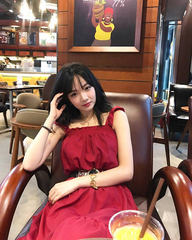 Chia sẻ về sự nổi tiếng của mình tại Hàn Quốc, Thủy Tiên hào hứng cho biết rằng cô khá bất ngờ, bước ra ngoài SVĐ Pakansari, một phóng viên Hàn Quốc tiến lại và xin phỏng vấn luôn. Lúc ấy, nữ CĐV xinh đẹp này không biết đó là đoạn phỏng vấn của đài SBS Hàn Quốc. Sau đó mọi chuyện còn bất ngờ hơn nữa khi có đến 4 đài truyền hình, tờ báo Hàn khác chờ lần lượt để phỏng vấn.