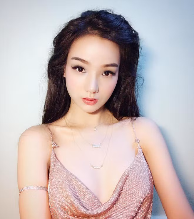 Thủy Tiên tâm sự bản thân là một người rất mê bóng đá và đặt vé sang Indonesia ngay khi U23 Việt Nam lọt vào bán kết Asiad. Là người có mặt trên khán đài xem trận bán kết nên cô bạn này hiểu rõ không khí và mọi thứ diễn ra trên sân.