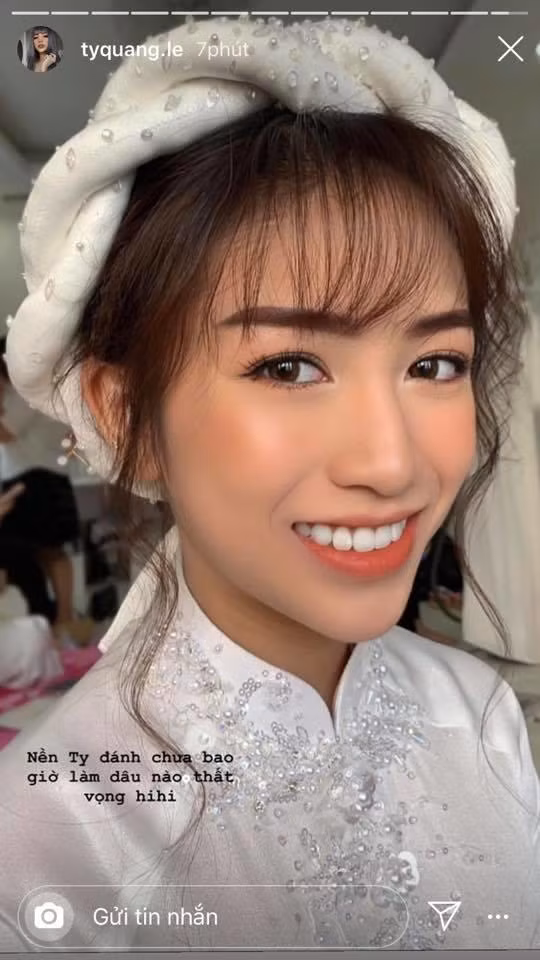 Trên story, Joyce Phạm và bạn bè thân thiết cũng đã chia sẻ một số khoảnh khắc hiếm hoi của lễ ăn hỏi diễn ra ngày 4/9.