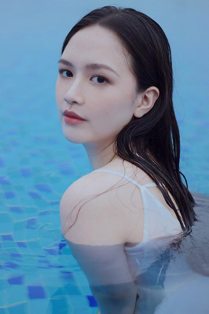 Sau khi chia sẻ niềm vui lễ tốt nghiệp của mình, Hà Anh nhận được nhiều lời chúc mừng từ người thân, bạn bè và người hâm mộ.