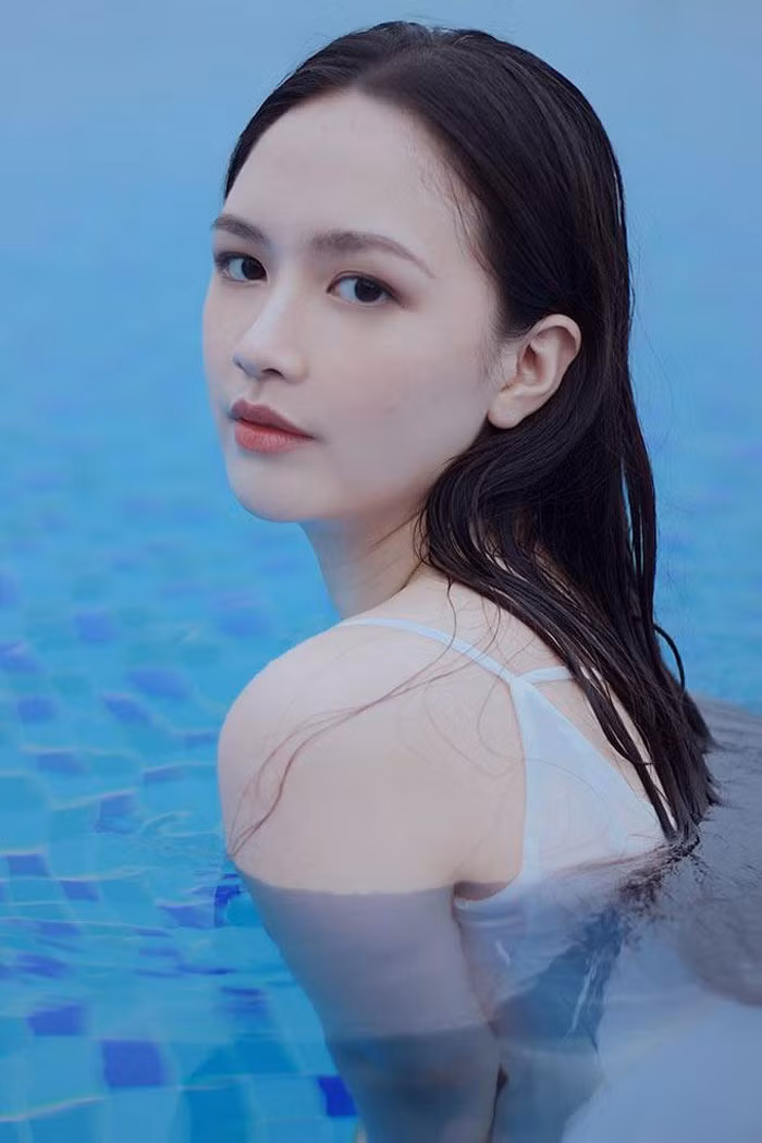 Sau khi chia sẻ niềm vui lễ tốt nghiệp của mình, Hà Anh nhận được nhiều lời chúc mừng từ người thân, bạn bè và người hâm mộ.