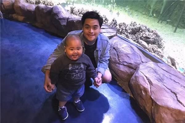 Mỗi clip trên Instagram cá nhân của nhóc tì này thu hút khoảng 3-6 triệu lượt xem. Đó là một con số không hề kém cạnh những người nổi tiếng và khiến nhiều người phải mơ ước.