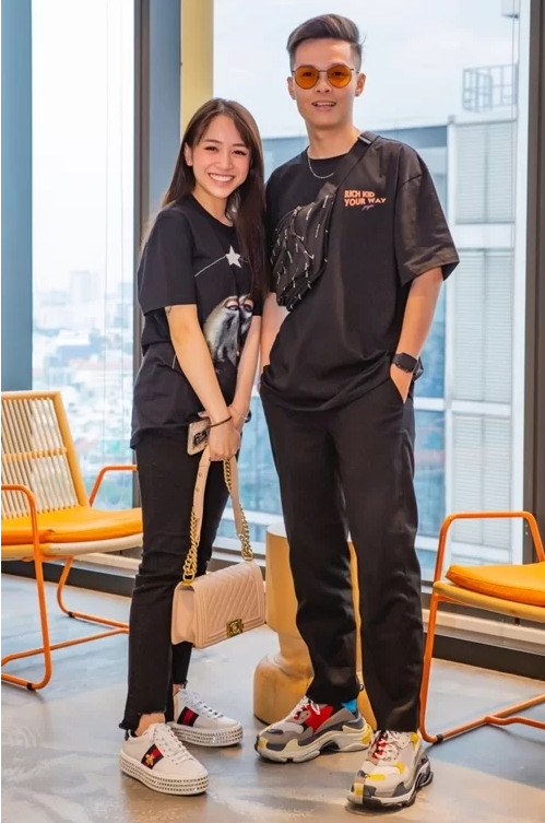 Dù vậy, Joyce Phạm vẫn cho biết: "Bình thường Joyce ra ngoài thường mặc quần short, áo thun, mang dép lào với xách cái túi thôi. Chỉ khi đi ăn với gia đình hoặc sự kiện, hay đi ăn với người yêu chỗ sang trọng thì mới mặc đồ đắt tiền....