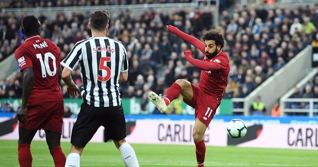 Sau thương vụ Eden Hazard, HLV Zinedine Zidane tiếp tục nhắm đến tiền đạo thuộc biên chế Liverpool, Mohamed Salah và đặt mục tiêu mang anh về Real Madrid trong mùa hè này. Ý định nảy ra từ huấn luyện viên người Pháp nhận được sự ủng hộ nhiệt tình của chủ tịch Florentino Perez.