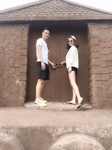 Ban đầu, khi mới yêu, Thùy Dương không tránh khỏi chút tủi thân hay ấm ức. Tuy nhiên, sự xa cách với cô nàng xinh đẹp này dần dần cũng là một niềm hạnh phúc: "Xa nhiều thì nhớ, nhớ nhiều thì khi được gặp, lại càng thương yêu và trân trọng".