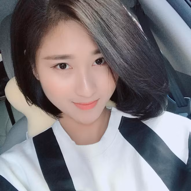 Cụ thể, Thùy Dương cho biết: "Mình thật sự không nghĩ nhiều đến số tiền này. Tiền là của anh ấy mà. Mình chỉ vui cùng thôi. Nó lớn thì lớn thật nhưng mình cũng không quá bận tâm vì mình độc lập về kinh tế và công việc kinh doanh giúp mình đủ sống".