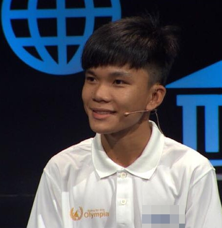 Dù đã có một quyết định táo bạo khi chọn gói câu hỏi 60 điểm nhằm khôi phục vị trí nhưng may mắn không mỉm cười với Thanh Lịch. Cậu tỏ ra chán nản và mệt mỏi trước những câu hỏi về Toán hoặc tiếng Anh, cơ hội thuộc về các thí sinh khác.