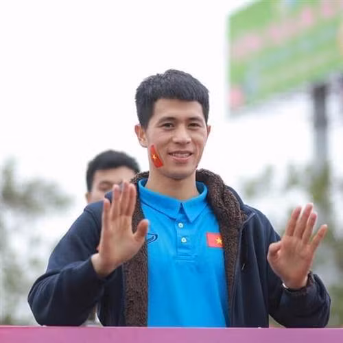 Dù nói chưa chuẩn, đôi khi còn sai nhiều lỗi ngữ pháp tuy nhiên bù lại, chính tinh thần cầu tiến, không giấu cái sai và chịu khó trau dồi của Trọng "ỉn" đã khiến các fan càng thêm yêu quý chàng trai này.