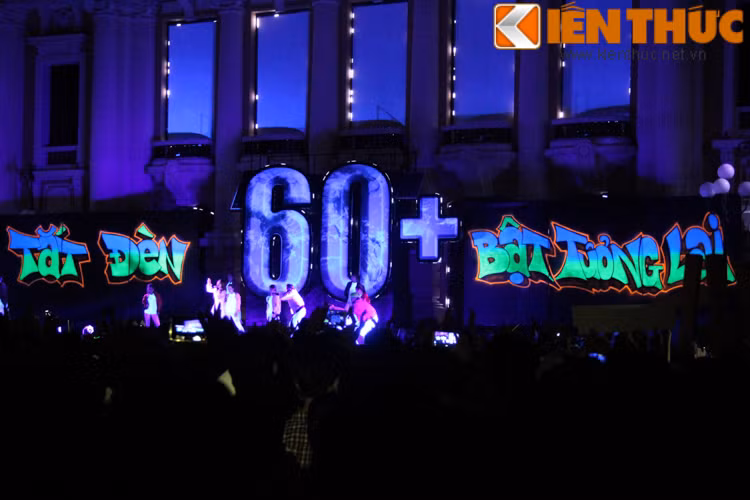 Năm nay với khẩu hiệu "Tắt đèn. bật tương lai" đơn vị tổ chức Giờ trái đất 2017 mong muốn người dân Việt Nam, đặc biệt là giới trẻ sẽ có những đóng góp cụ thể, hiệu quả cùng nỗ lực chung của cả thế giới trong việc bảo vệ môi trường, hướng đến sự phát triển bền vững.