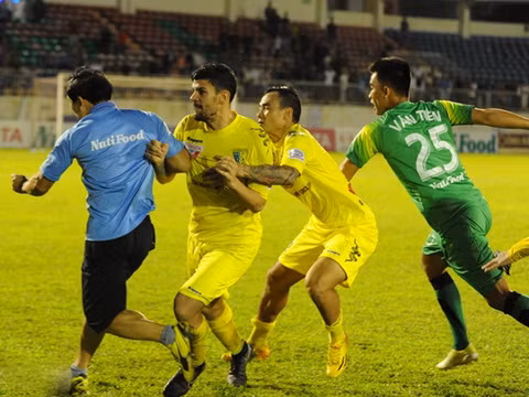 HAGL, Ha Noi T&T, Than Quang Ninh nhan an phat nang tu VFF