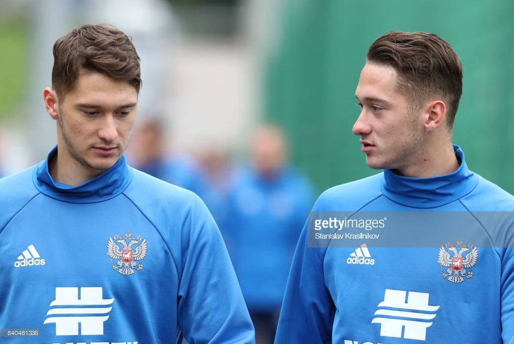 Anton, ra đời trước người em 10 phút, là một tiền vệ. Trong khi đó Aleksei chơi ở vị trí tiền đạo và nổi tiếng hơn anh trai song sinh. Cả 2 gia nhập Lokomotiv Moscow vào năm 2011, tuy nhiên Anton đến Levadia Tallinn theo dạng cho mượn từ năm 2016.