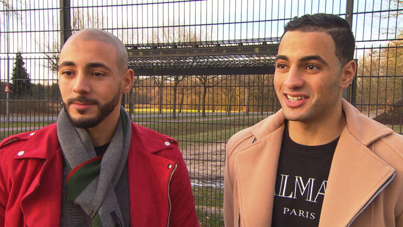 Ở VCK World Cup 2018 cũng có một cặp anh em khác thi đấu cùng đội tuyển đó là Nordin và Sofyan Amrabat của đội bóng đến từ châu Phi - Ma-rốc. Hai anh em nhà Amrabat cách nhau 10 tuổi. Nordin (sinh năm 1987) từng suýt phải bỏ nghiệp bóng đá do chứng bệnh ở đầu gối, còn Sofyan Amrabat (SN 1997) từng khoác áo các đội tuyển trẻ Hà Lan, nhưng cuối cùng chọn Maroc để cống hiến giống anh trai.