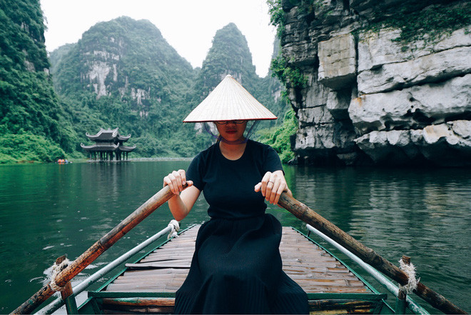 Theo chia sẻ của Hồng Ngọc, do là một biên tập viên du lịch nên cô bạn được đi rất nhiều nơi trong cả nước và cũng với thuận lợi này, ý tưởng quảng bá hình ảnh du lịch Việt theo cách thật độc đáo đã nảy ra trong đầu của 9X này. Thế nhưng, làm thế nào đặc biệt thì là cả một câu hỏi khiến cô bạn này nhiều đêm phải suy nghĩ.