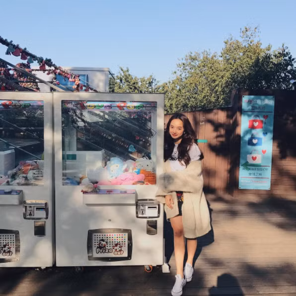 Có chiều cao khiêm tốn nhưng Kaity lại sở hữu những đường cong nóng bỏng. Hot girl nấm lùn vẫn xinh đẹp, tự tin, vẫn diện những món đồ mình thích và thậm chí trông lúc nào cũng trẻ trung, giàu năng lượng..