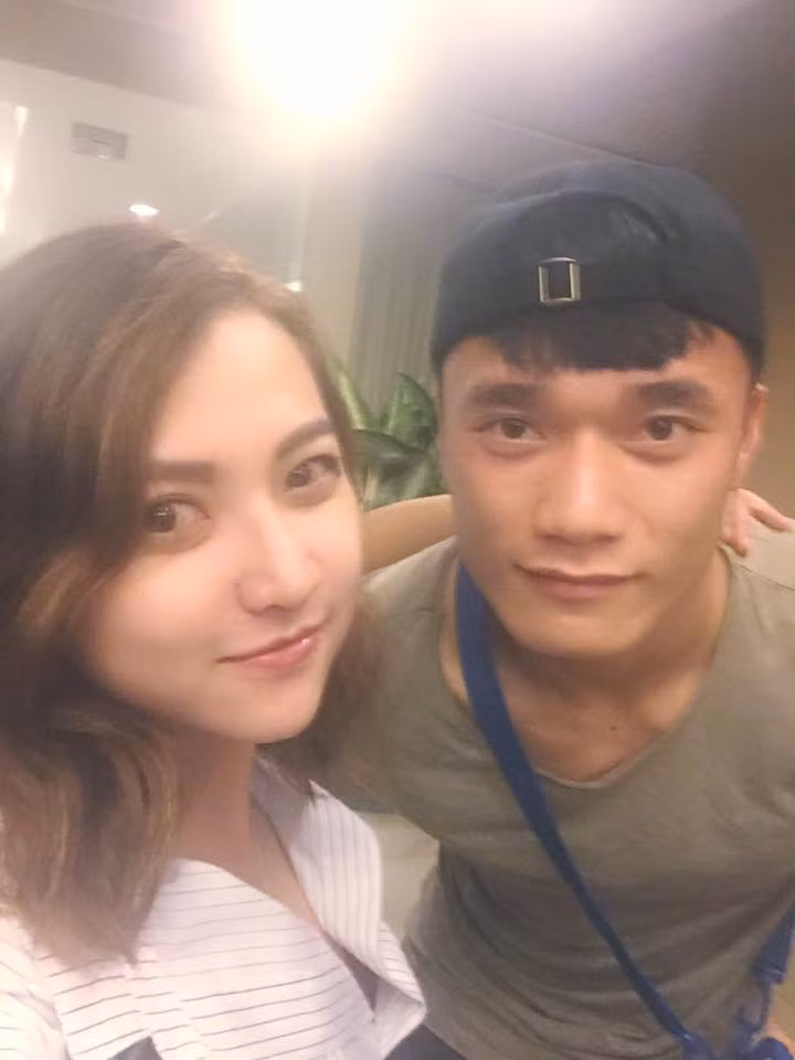 Hiện tại cả Tiến Dũng và Ronaldi Tien đều chưa có câu trả lời chính thức về mối quan hệ của mình nhưng nhiều người vẫn đặt giả thuyết đây là người tình cũ của chàng thủ môn người Thanh Hóa.