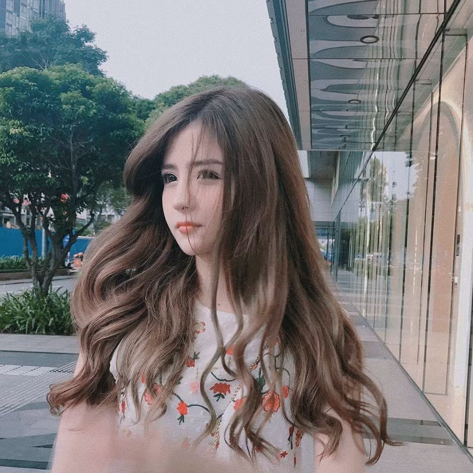 Đỗ Khánh An, sinh ngày 19/7/1997, cô nàng này từng là nữ sinh của trường THPT Trưng Vương. Hiện tại, cô bạn này đang làm phục vụ tại quán trà sữa có tiếng tại quận 1 TP HCM.