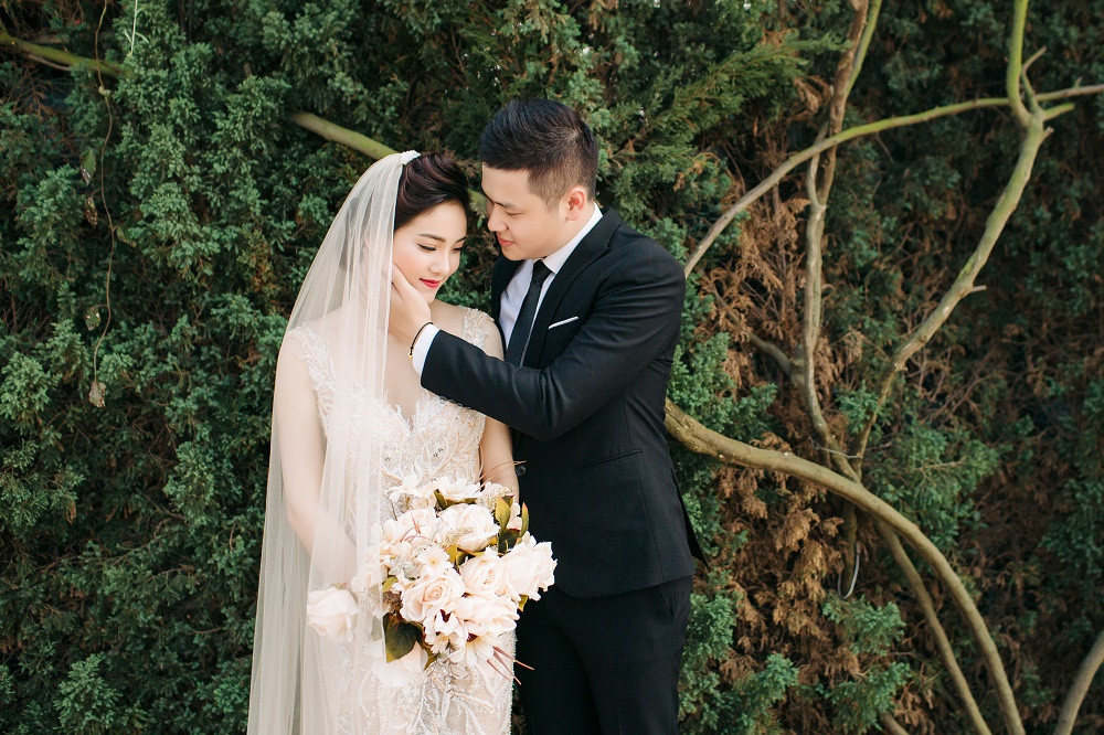 Cái duyên tiền định đã đưa cặp đôi Mai Ka (24 tuổi) và Đức Hải (27 tuổi) tìm đến nhau, cả hai đều là tiếp viên Hàng không của hãng Hàng không Quốc gia Vietnam Airline.