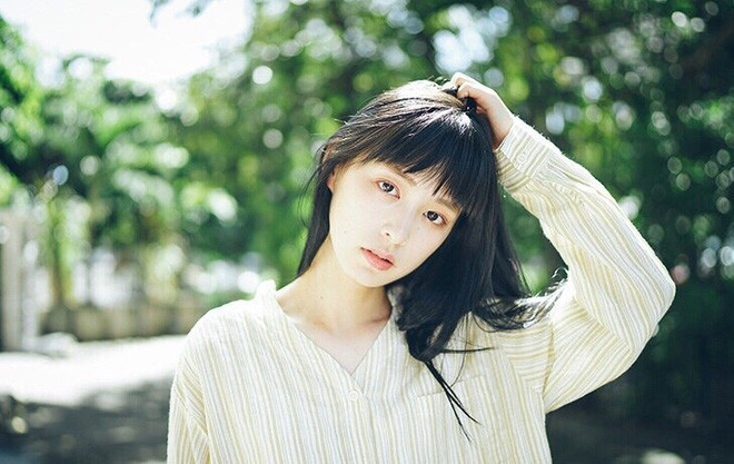 Không chỉ xinh xắn và khí chất, Tiểu Thanh còn là một cô nàng vô cùng đa tài khi có thể hát, diễn, đặc biệt là vẽ tranh rất đẹp.