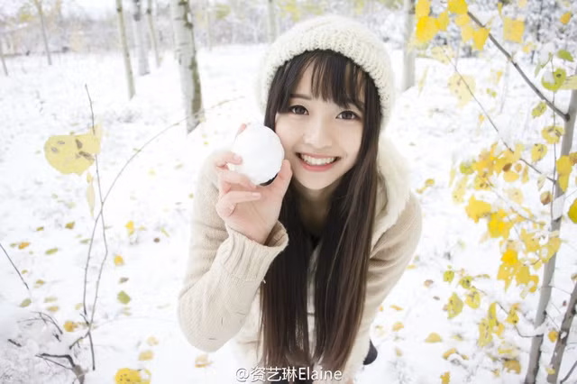 Bộ ảnh chụp mùa đông trong khuôn viên của trường đại học mà cô gái 9X - Tư Nghệ Lâm đang làm mưa làm gió trên các diễn đàn mạng Trung Quốc.