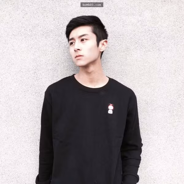 Tưởng rằng anh chàng Chan sẽ tức giận thế nhưng ngược lại anh ta chỉ cười và khiêm tốn: ''Tôi không đẹp trai lắm đâu, nhưng tôi cũng muốn bạn có một bức ảnh thật hoàn hảo".