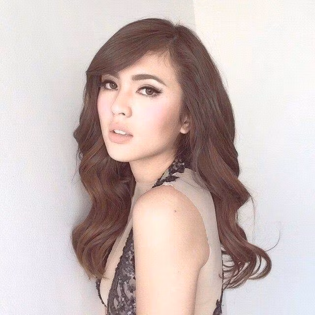 Theo tìm hiểu của nhiều cư dân mạng, Sofia bắt đầu bước chân vào con đường nghệ thuật từ năm 2012 khi mới 14 tuổi bằng vai trò người mẫu kiêm diễn viên điện ảnh.