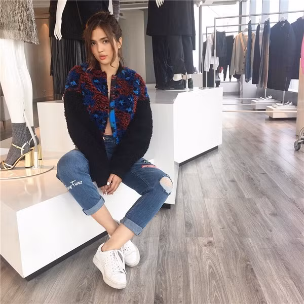 Hiện nay, trang cá nhân của Sofia đang có tới hơn 2 triệu người quan tâm và theo dõi.