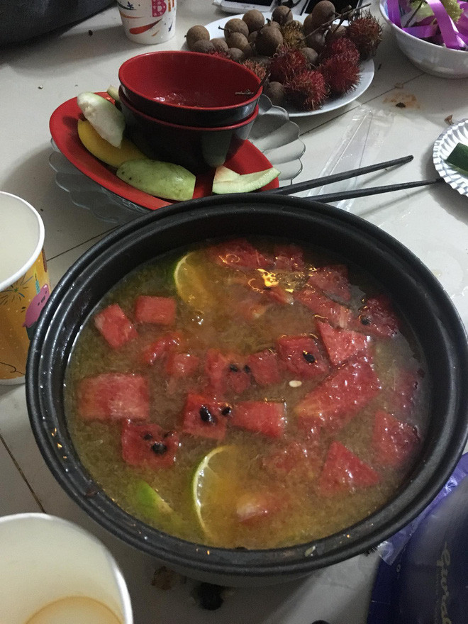 Thanh pham pha ruou hoa qua cua chang thanh nien khien dan mang “phat on“