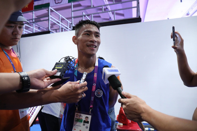 - Thua Đài Loan, bóng chuyền nữ Việt Nam gặp khó tại Asiad 2018: ĐT bóng chuyền nữ Việt Nam vừa nhận thất bại đáng tiếc 2-3 trước Đài Loan (Trung Quốc) tại bảng B môn bóng chuyền nữ ASIAD 2018, qua đó gặp khó trong hành trình tìm vé vào tứ kết. - Hai VĐV nhập viện vì môn thi đấu lần đầu xuất hiện tại Asiad: Tại Indonesia năm nay, bộ môn dù lượn lần đầu tiên được đưa vào thi đấu ở ASIAD. Hai VĐV phải nhập viện sau khi rơi từ trên không vì những sự cố liên quan đến dù.