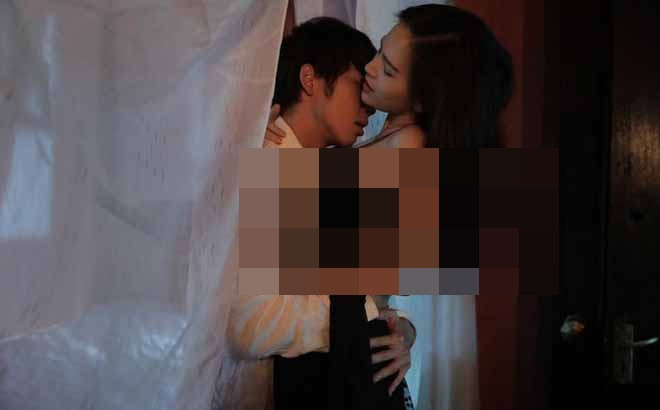 Sau khi tin đồn lộ clip nóng và cướp chồng của Phi Huyền Trang được truyền đi, dân mạng đã tìm đến những đoạn phim trước đó của hot girl 8X này.